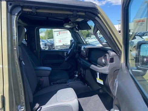 New 2025 Jeep Wrangler Rubicon w/ Technology Group image 29
