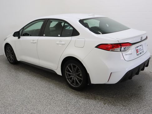 Certified 2023 Toyota Corolla SE FWD image 9
