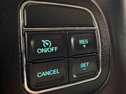 Used 2017 Jeep Wrangler Unlimited Rubicon w/ Connectivity Group image 28