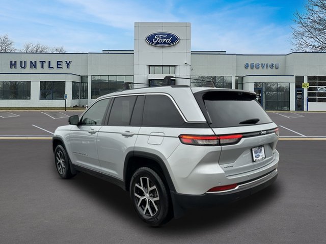 Used 2023 Jeep Grand Cherokee Limited w/ Luxury Tech Group II AWD/4WD image 5