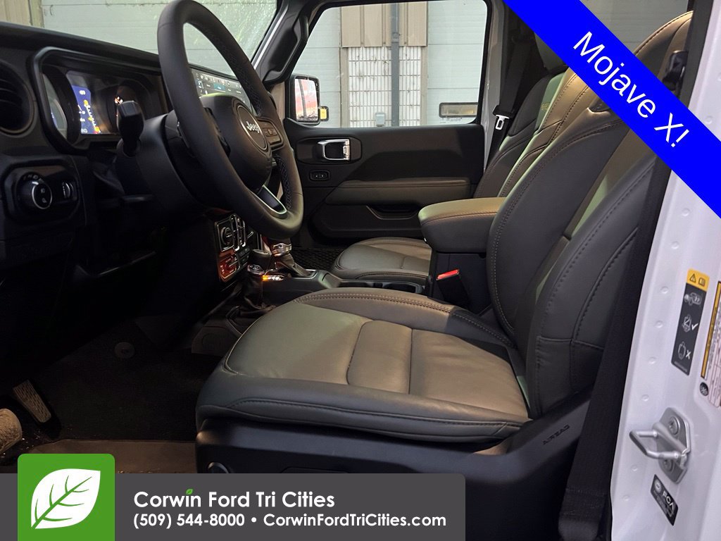 Used 2025 Jeep Gladiator Mojave AWD/4WD image 2