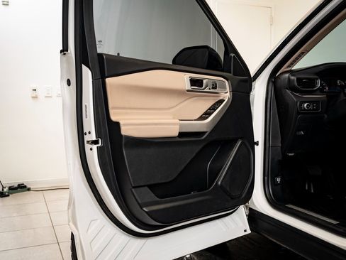 Used 2021 Ford Explorer Limited w/ Equipment Group 301A image 26