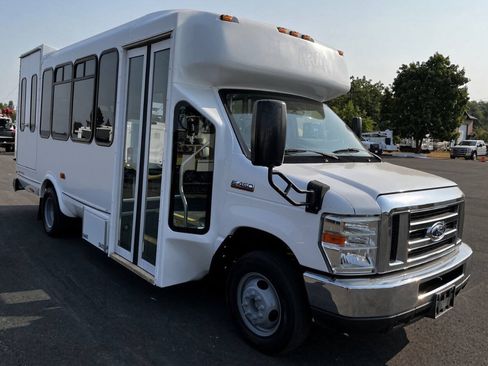 Used 2016 Ford E-450 and Econoline 450 Super Duty w/ Shuttle Bus Prep Package RWD image 3