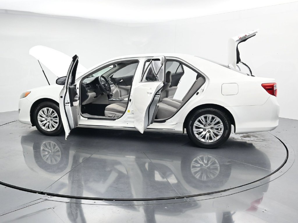 Used 2014 Toyota Camry LE FWD image 46
