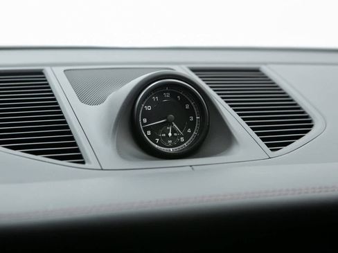 Certified 2024 Porsche Macan image 25