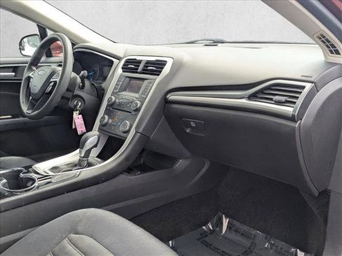 Used 2014 Ford Fusion SE FWD image 18