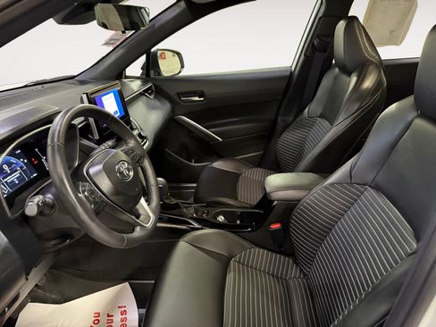 Used 2024 Toyota Corolla Cross XSE image 13