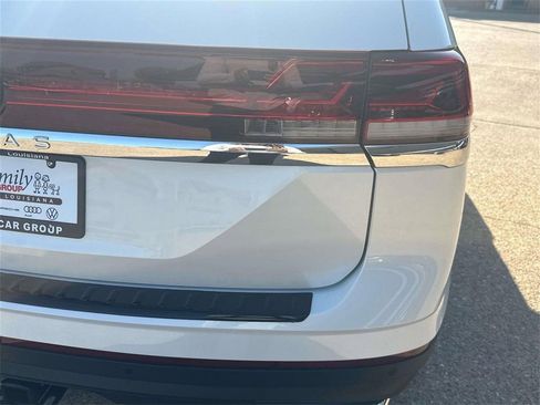New 2026 Volkswagen Atlas SE FWD image 9