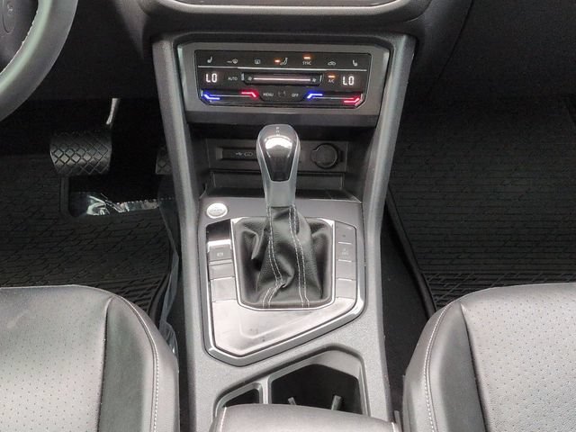 Used 2022 Volkswagen Tiguan SE w/ Panoramic Sunroof Package FWD image 21
