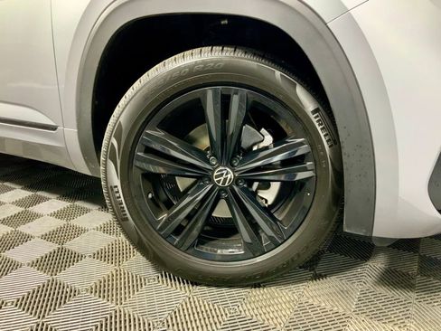 Used 2023 Volkswagen Atlas Cross Sport SEL R-Line AWD/4WD image 39