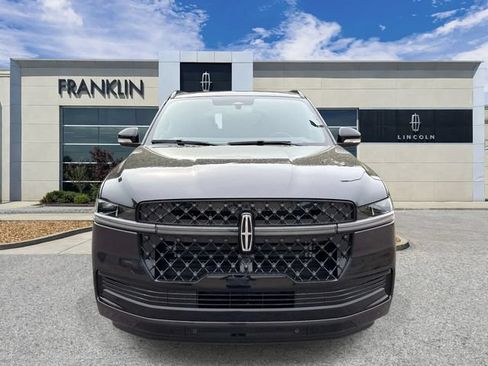 New 2026 Lincoln Navigator Reserve w/ Jet Appearance Package AWD/4WD image 2