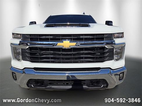 Used 2025 Chevrolet Silverado 2500 LT w/ Convenience Package image 9