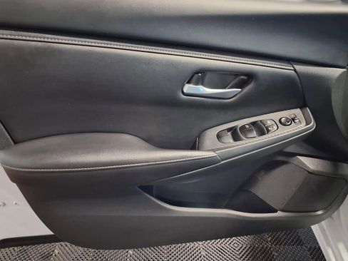 Used 2025 Nissan Sentra SV FWD image 15