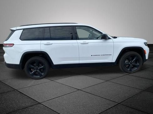 Used 2024 Jeep Grand Cherokee L Limited w/ Black Appearance Package AWD/4WD image 15