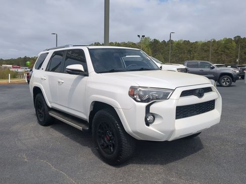 Used 2018 Toyota 4Runner SR5 Premium image 3