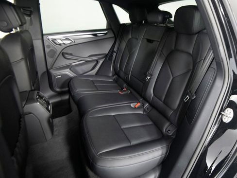 Certified 2026 Porsche Macan AWD/4WD image 37