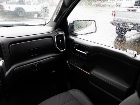 Used 2019 Chevrolet Silverado 1500 LT w/ Fleet Comfort Package image 10