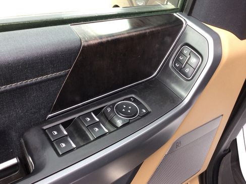 Used 2022 Ford F150 Lariat image 12