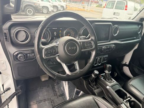 Used 2018 Jeep Wrangler Unlimited Sahara w/ Uconnect 4C Nav & Sound Group AWD/4WD image 17