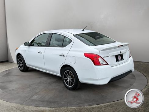 Used 2017 Nissan Versa SV FWD image 3