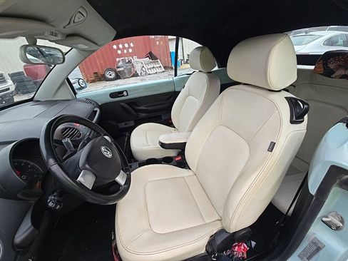 Used 2010 Volkswagen Beetle Convertible image 15
