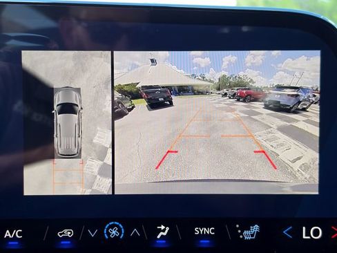 New 2026 Chevrolet Traverse LT w/ Enhanced Driving Package FWD image 27