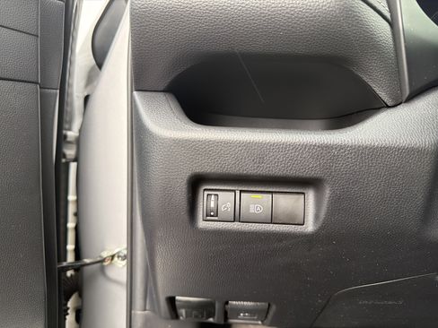 Used 2023 Toyota RAV4 LE AWD/4WD image 15