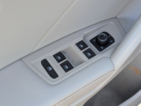 Used 2023 Volkswagen Tiguan SEL R-Line AWD/4WD image 13