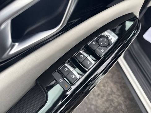 Used 2023 Kia Carnival EX image 17