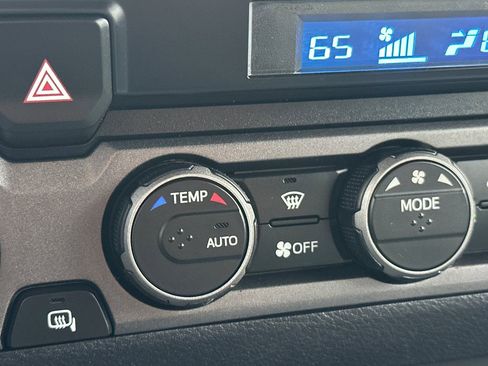 Used 2021 Toyota Tacoma TRD Off-Road image 27