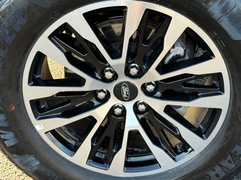 Used 2025 Ford Expedition Platinum AWD/4WD image 11