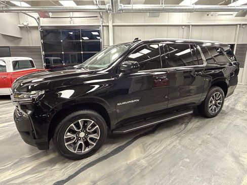 Used 2021 Chevrolet Suburban LT w/ Rear Media and Nav Package image 37