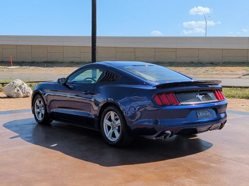 Used 2016 Ford Mustang Coupe RWD image 4