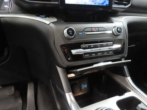 Used 2020 Ford Explorer XLT w/ Equipment Group 202A image 54
