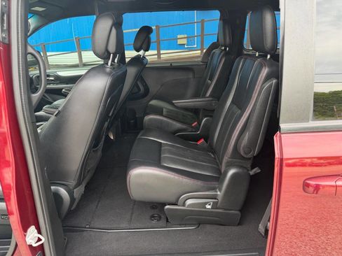 Used 2017 Dodge Grand Caravan GT FWD image 12