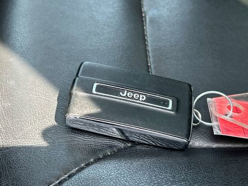 Certified 2022 Jeep Grand Cherokee Limited image 11