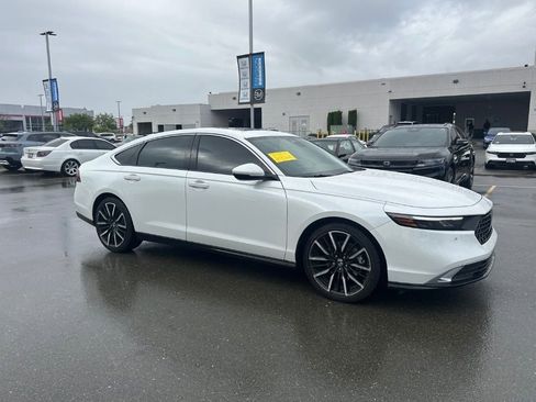 Used 2025 Honda Accord Touring image 2