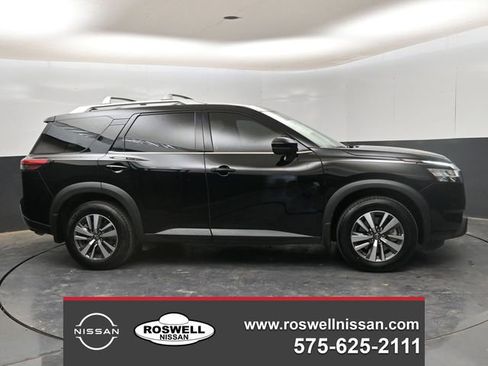 Used 2023 Nissan Pathfinder SL image 1