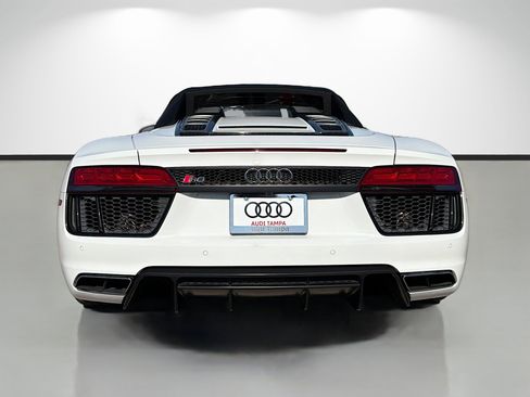 Used 2017 Audi R8 V10 w/ Carbon Exterior Package image 4