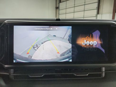 Used 2025 Jeep Wrangler Unlimited Rubicon image 27