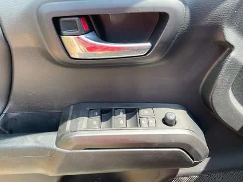Used 2022 Toyota Tacoma TRD Off-Road w/ Technology Package AWD/4WD image 15
