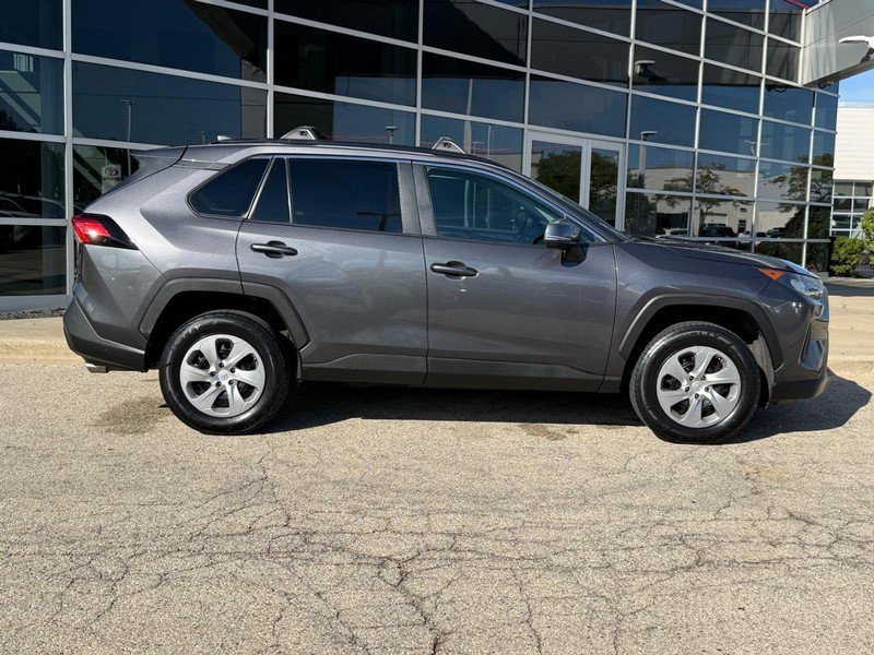 Used 2021 Toyota RAV4 LE AWD/4WD image 2