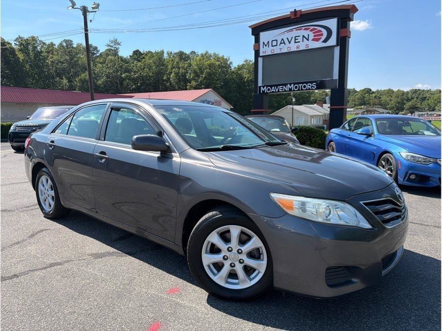 Used 2010 Toyota Camry LE FWD image 1