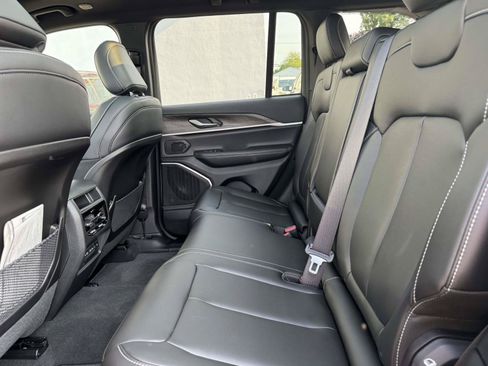 Used 2026 Jeep Grand Cherokee Limited w/ Limited Altitude Package AWD/4WD image 14
