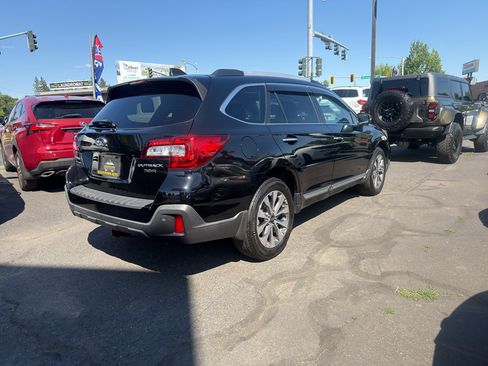 Used 2018 Subaru Outback 3.6R Touring AWD/4WD image 7