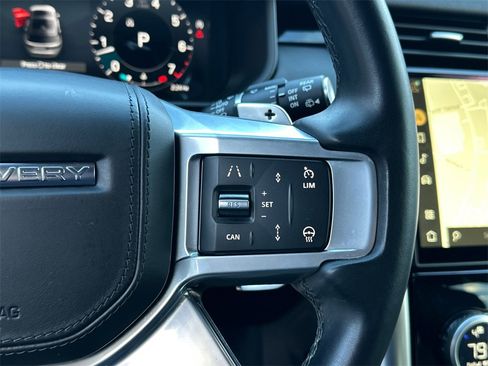 Used 2023 Land Rover Discovery Metropolitan Edition image 30