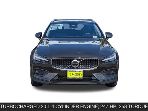 Used 2025 Volvo V60 B5 Cross Country Plus AWD/4WD image 4