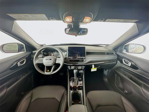 New 2026 Jeep Compass Latitude image 9