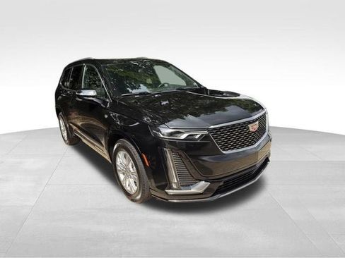 Used 2025 Cadillac XT6 Luxury AWD/4WD image 3