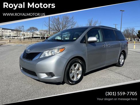 Used 2014 Toyota Sienna LE image 1